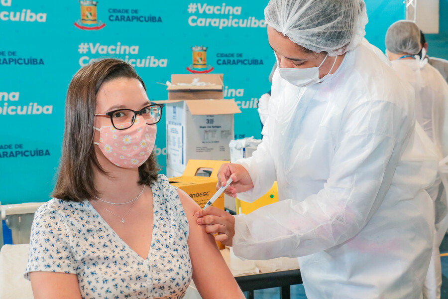 prefeitura-de-carapicuiba-inicia-dose-de-reforco-em-adultos-com-mais-de-18-anos