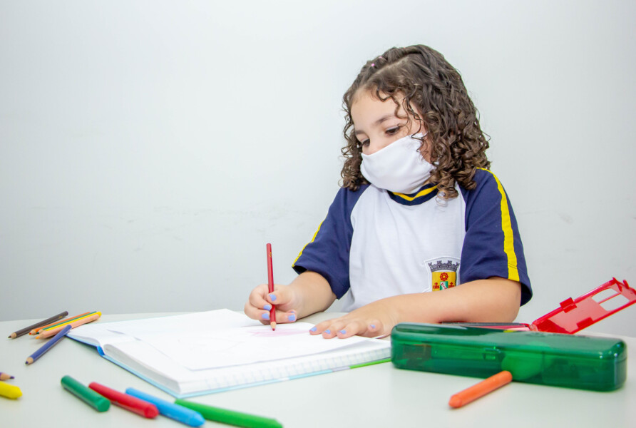 prefeitura-de-carapicuiba-recomenda-uso-de-mascara-nas-escolas