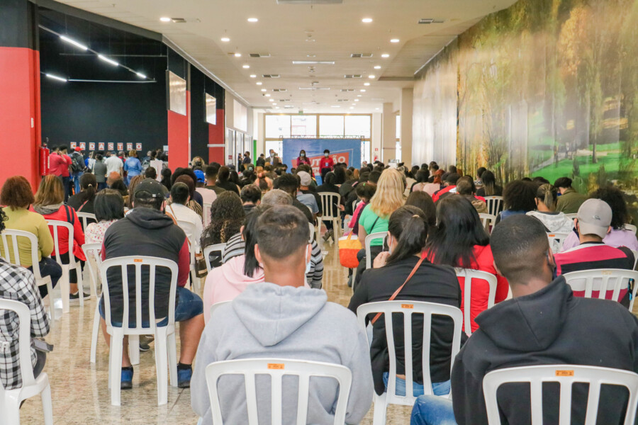 com-650-vagas-prefeitura-de-carapicuiba-realiza-mais-uma-edicao-do-mutirao-do-emprego