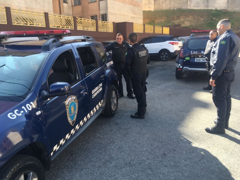 guarda-civil-de-carapicuiba-trabalha-no-combate-a-violencia-contra-a-mulher