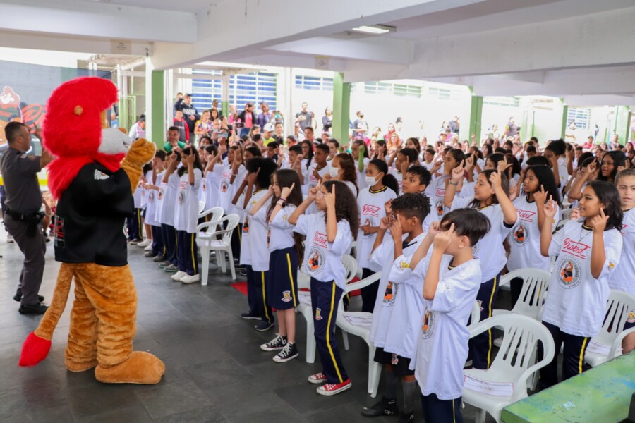 policia-militar-realiza-formaturas-do-proerd-nas-escolas-municipais-de-carapicuiba
