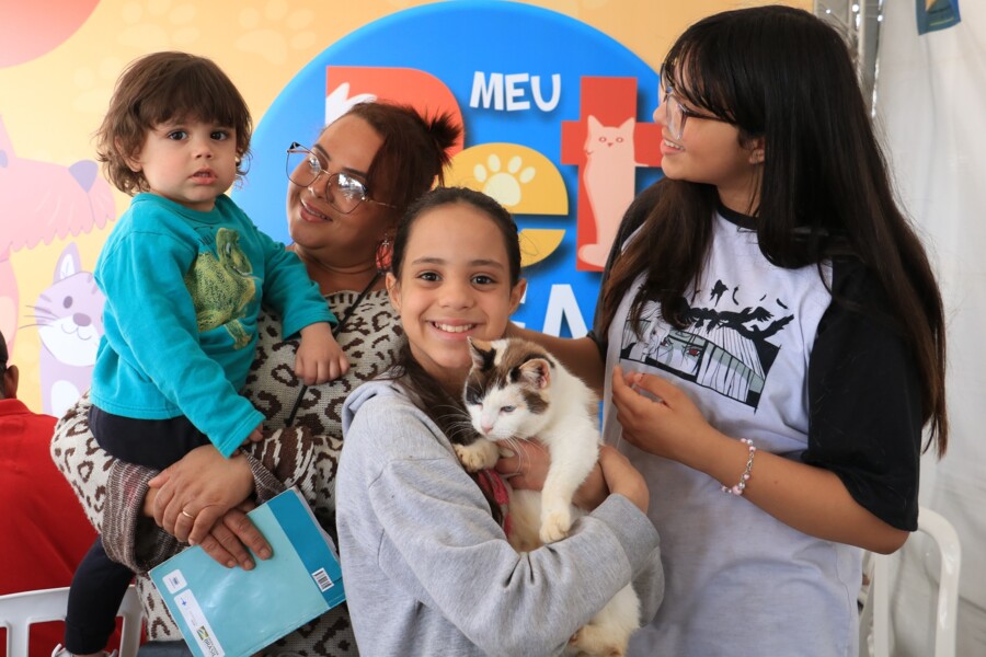 prefeitura-realiza-feira-de-adocao-de-caes-e-gatos-na-cohab-5