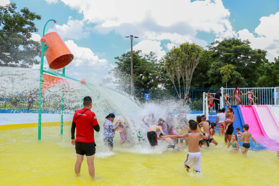 prefeitura-de-carapicuiba-inaugura-parque-aquatico-infantil