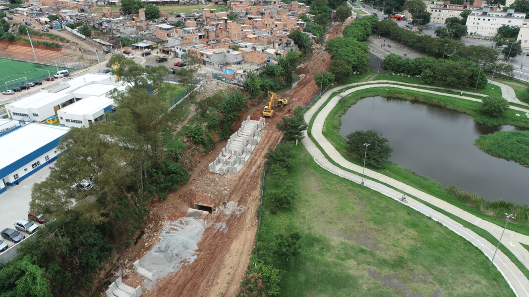 obras-no-corrego-do-chicao-avancam-e-prometem-novo-bulevar-e-melhorias-viarias-em-carapicuiba