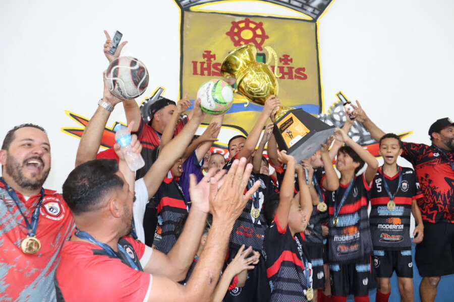 em-cima-da-hora-goleia-na-final