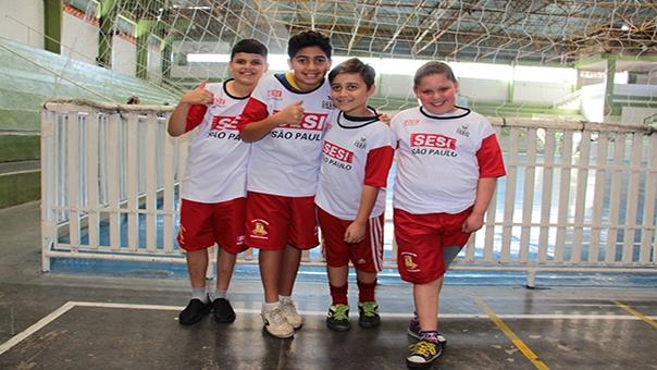 3372_entregauniformespara.jpg