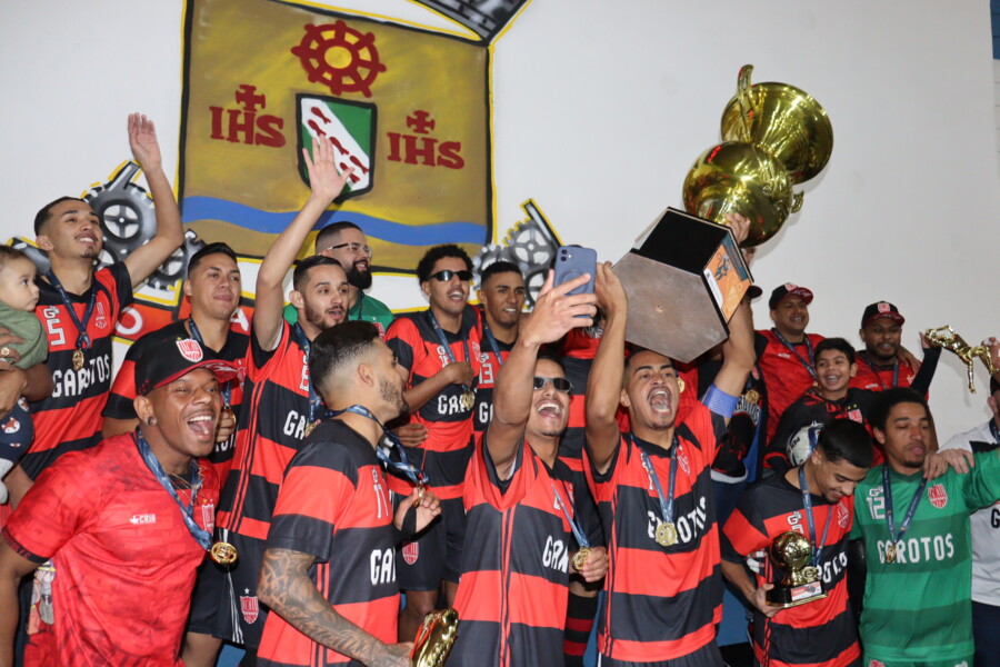7-garotos-goleia-na-final