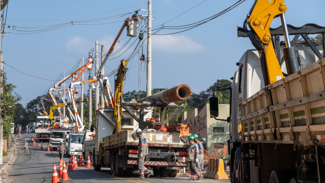 obra-de-duplicacao-na-av-sao-camilo-e-retomada-apos-remanejamento-de-postes-de-energia