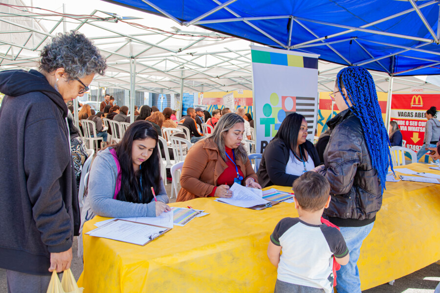 pat-itinerante-no-parque-santa-tereza-oferece-mais-de-500-vagas-de-emprego