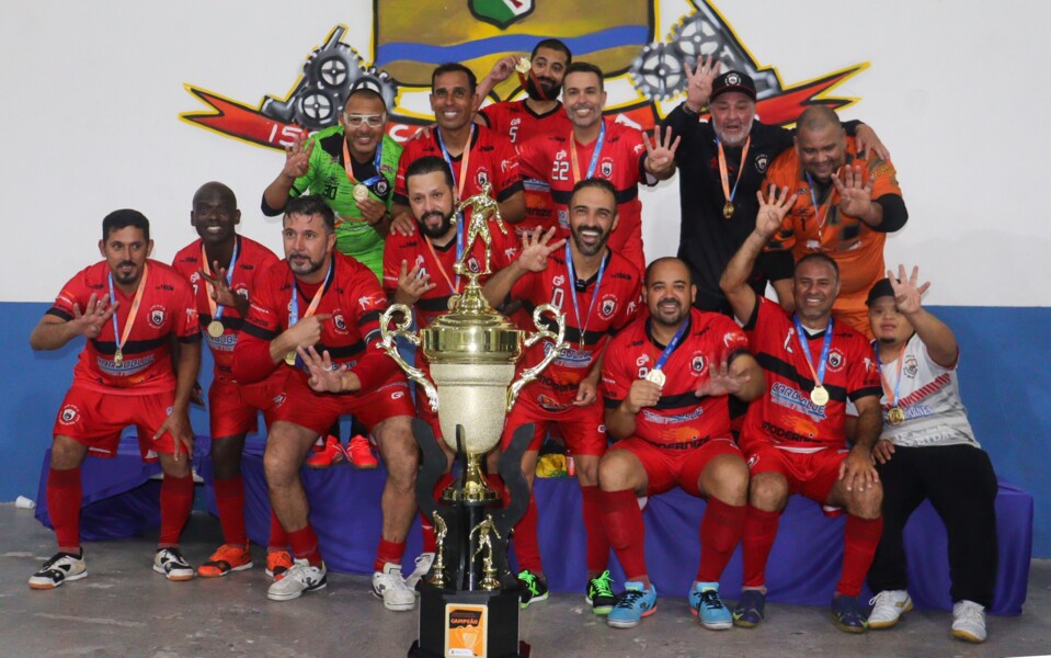 futebol-veterano-em-cima-da-hora-e-tetra